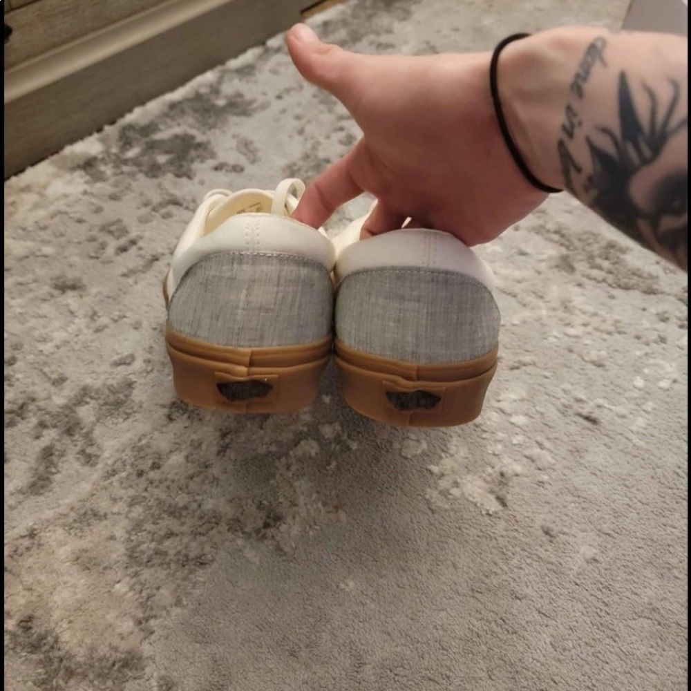 Vans - Picture 2 of 2